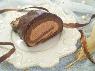 脆皮巧克力蛋糕卷,第二天就可以享用了。特别好吃呢。