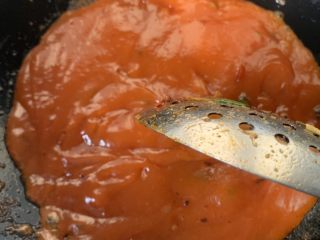 为妈妈做道菜-茄汁虾,油热熬酱