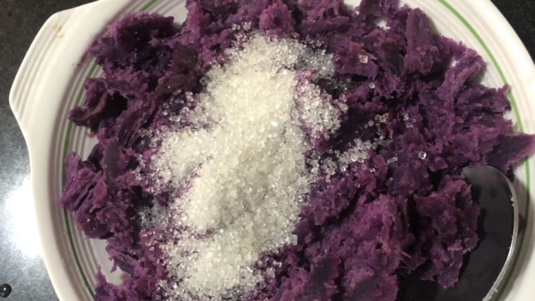 紫薯甜饼,加入两勺白糖