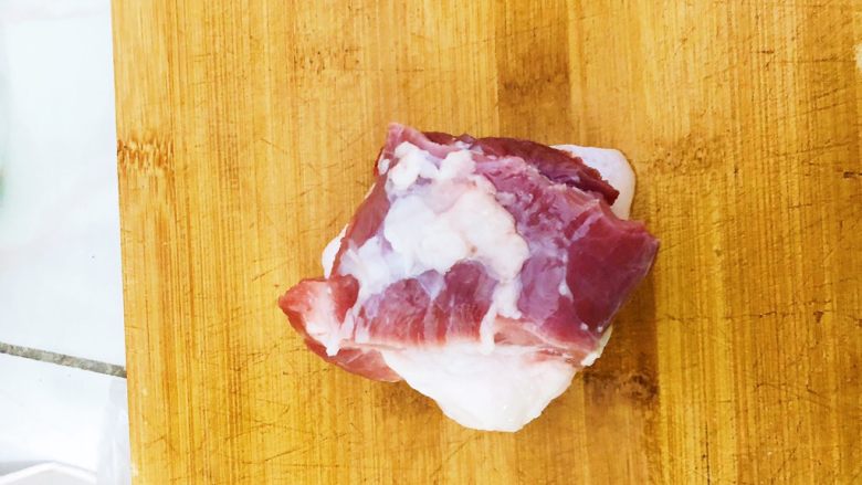 麻婆豆腐,猪肉前腿肉洗净剁碎（家庭条件好的可以选牛肉，猪肉选瘦中带肥）
