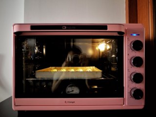 卡通马琳糖（无需熬糖版）,烤箱预热上下火80度，开热风功能，烘烤2小时左右。