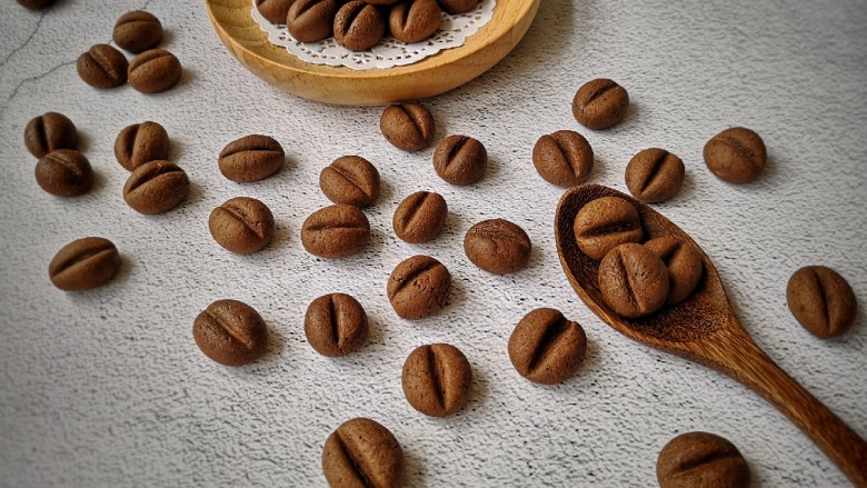 咖啡豆豆小饼干,成品，是不是和咖啡豆很像呢？
