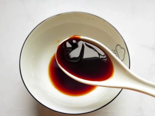 鱼香鸡蛋（内附鱼香汁的调制）,一勺蚝油。