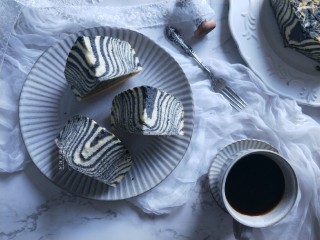斑马纹戚风蛋糕,配上咖啡，慢享下午茶时光