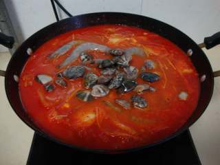 韩式海鲜汤,放入小海鲜煮熟