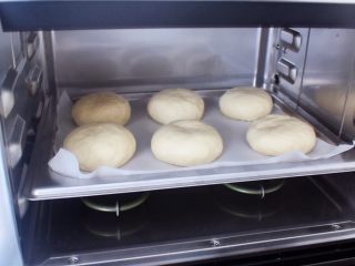 麻薯豆沙饼,放入烤箱二次发酵30分钟