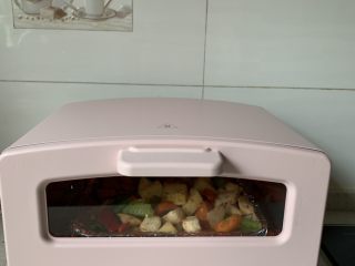 香烤什锦蔬菜,上下火200度、中层、烤25分钟左右