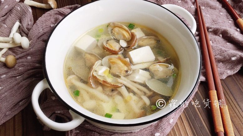 花蛤豆腐菇菇汤,完成。