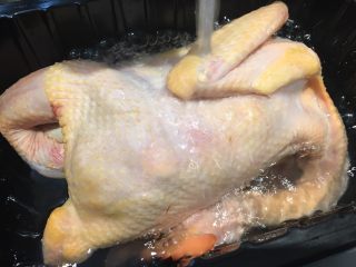 烧鸡（简单到爆）,鸡儿洗干净，肚子里的淤血抠干净