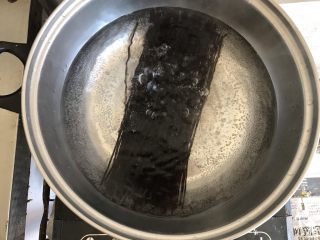 酸辣厥根粉,水烧开后，把厥根粉倒入锅中，中火煮八分钟捞出来