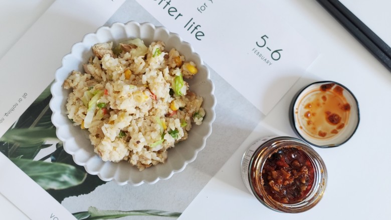 藜麦炒饭,蛮有营养的一份早餐哦~

可以搭配松露杏油鲍菇酱。