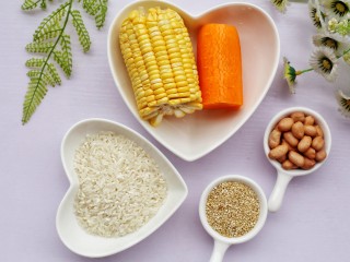 宝宝最爱的藜麦杂蔬饭～,准备食材：大米100g，藜麦30g，胡萝卜半根，玉米半根，花生30g
