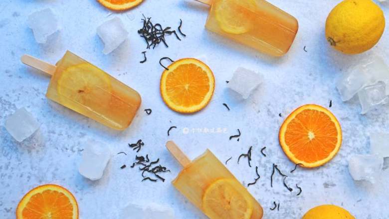 柠檬红茶冰棍,这样的冰棍有着红茶和柠檬的香气，很冰爽，口感超好哦