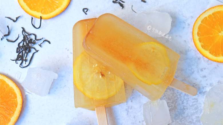柠檬红茶冰棍,冰棍里镶嵌着柠檬，看起来是不是很酷炫呢？