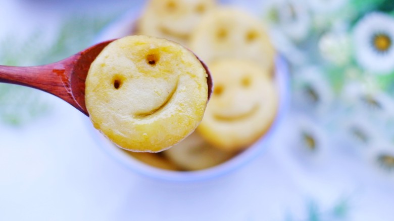超可爱的笑脸土豆饼,超可爱。