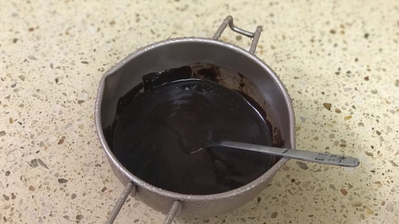 巧克力燕麦棒 ,巧克力切碎，隔水融化。（不要超过60度）