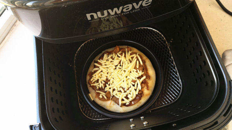 蜜汁里脊披萨,空气炸锅温度依然是180度，时间选择2分钟，即可出炉品尝了。