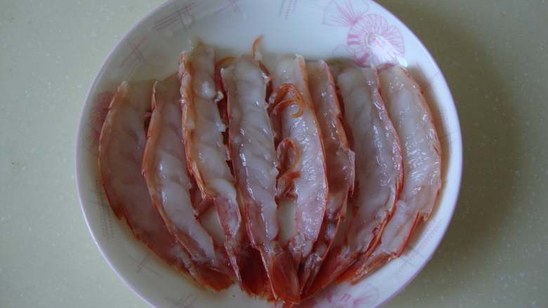 意式海鲜烩饭配红虾,红虾去头带壳切两半备用