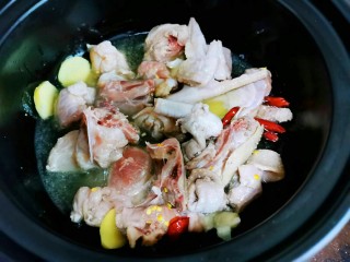 鸡肉🐔焖腐竹，比肉还好吃的腐竹,一起煎一下