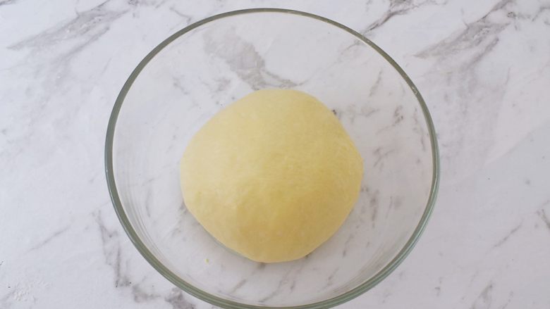 豆沙吐司面包,取出面团揉圆放在温暖处发酵至两倍大