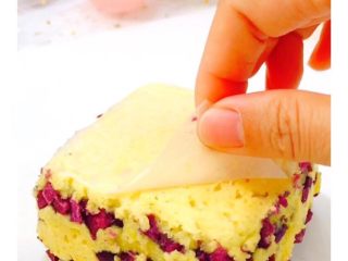 10+米粉紫薯蒸糕,出锅后，脱膜切块