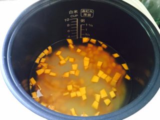 双米南瓜粥,水量约600ml