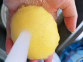 自制的柠檬膏，秒杀外面的止咳糖浆,用水冲冲冲干净！