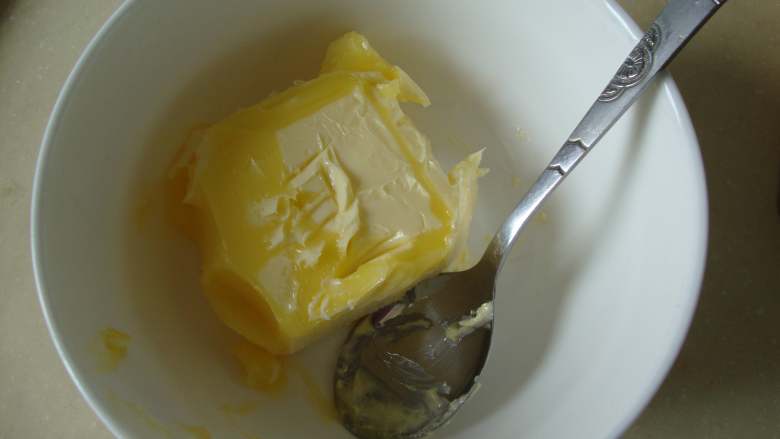 奶香法棍脆片,黄油常温放置自然软化