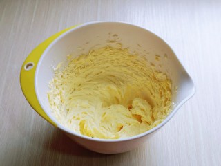 杏仁薏米曲奇饼干,黄油明显体积都变大。