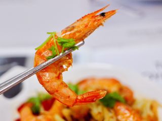 菜花番茄海虾小炒,好吃到哭，作为下酒菜和下饭菜都是杠杠滴。