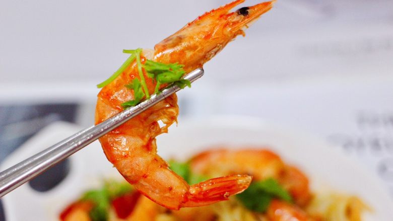 菜花番茄海虾小炒,好吃到哭，作为下酒菜和下饭菜都是杠杠滴。