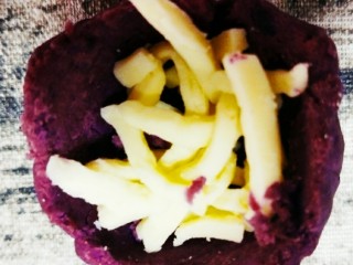 紫薯仙豆糕,然后加入马苏里拉奶酪碎