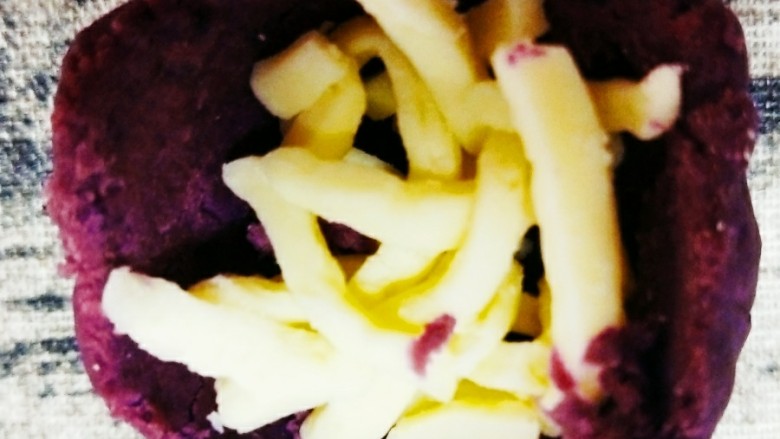 紫薯仙豆糕,然后加入马苏里拉奶酪碎