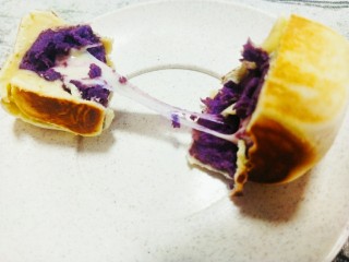 紫薯仙豆糕,轻轻扮开，很是拉丝