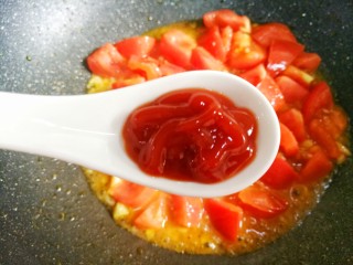 好吃到放弃减肥的番茄鸡蛋粉,加一勺番茄酱。