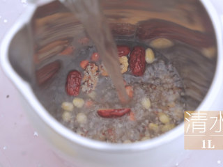 一周7天不重样的藜麦吃法「厨娘物语」,[红枣藜麦豆浆]
先将黄豆洗净，在豆浆机中放入洗净的黄豆，花生15粒、红枣8颗、藜麦30g、清水1L。