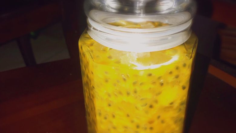 百香果柠檬蜂蜜果茶,成品密封，放入冰箱保鲜