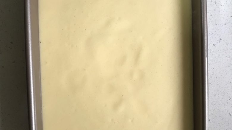 肉松海苔蛋糕卷(详细版),震去泡沫。