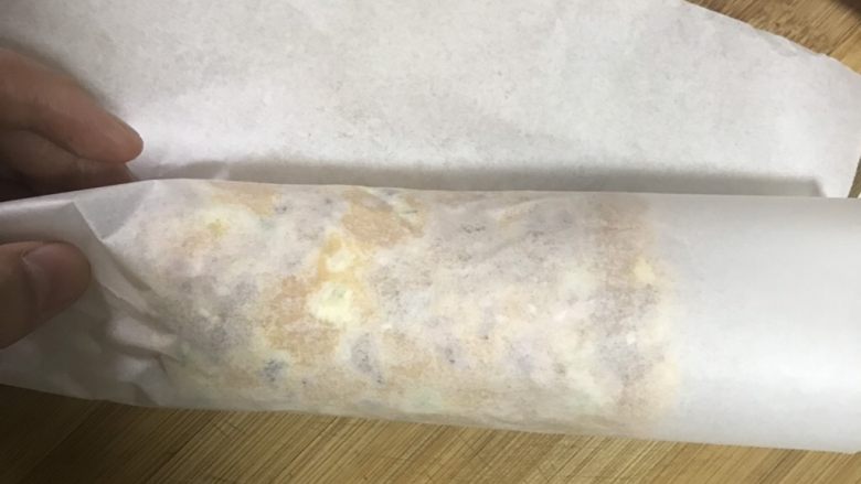 肉松海苔蛋糕卷(详细版),卷成卷～捏紧
