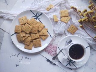 海苔苏打饼干,配上咖啡☕，惬意下午茶。