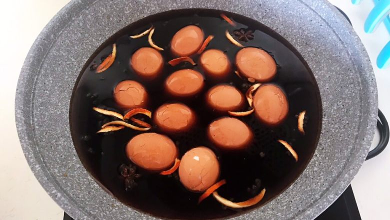 自制五香茶蛋,加入煮熟的土鸡蛋