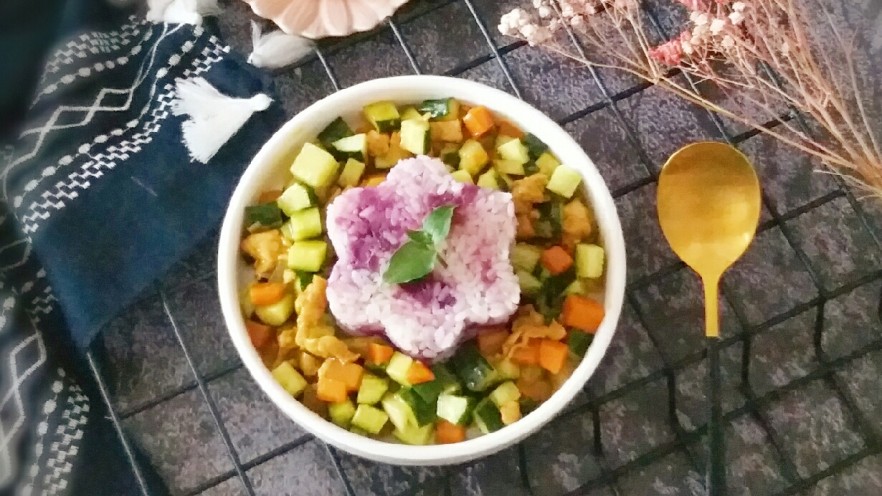 夏日拌饭~鸡肉黄瓜紫薯饭