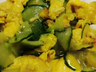 黄瓜炒鸭蛋,这样做的黄瓜炒鸭蛋，黄瓜混入了蛋的鲜美，蛋中有黄瓜的清爽。是孩子们很喜欢的菜