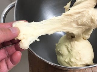 芝士鱼肠面包,检查硬湿度，过湿加粉，过干加牛奶。