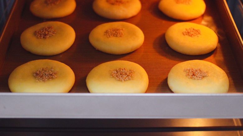 胶东喜饼,放入ACA北美烤箱，进行二次发酵。