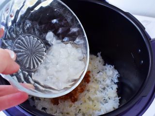 木瓜银耳养颜羹,加入皂角米