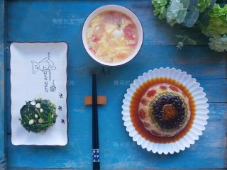 蜜汁八宝饭,我搭配了西红柿鸡蛋汤。杏仁菠菜，做早餐。