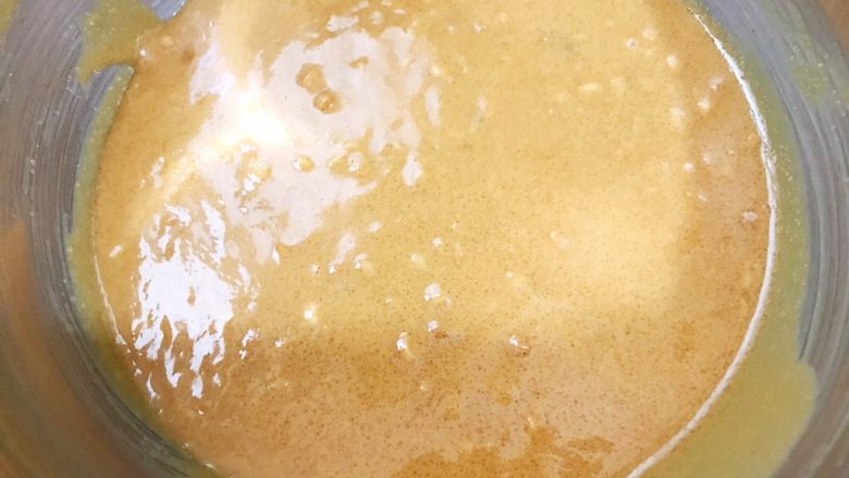 茶点——花生小酥饼,搅拌至砂糖融化