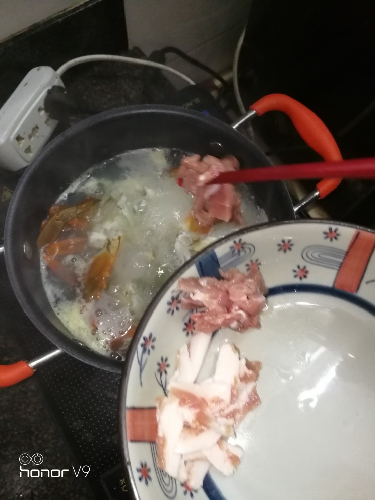 爸爸牌螃蟹粥,煮个2分钟下点瘦肉（五花肉最好）