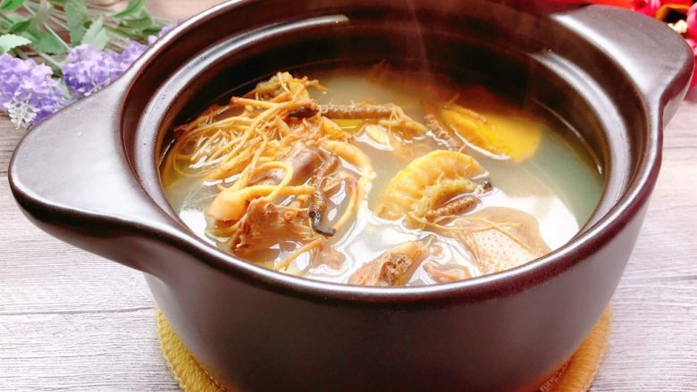 虫草鸽子鲍鱼汤,非常好喝的汤。